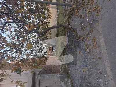 ایڈن ویلی فیصل آباد میں 7 مرلہ رہائشی پلاٹ 1.75 کروڑ میں برائے فروخت۔