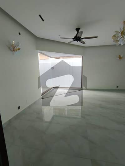 ڈی ایچ اے فیز 8 ڈی ایچ اے ڈیفینس,کراچی میں 5 کمروں کا 1 کنال مکان 25.0 کروڑ میں برائے فروخت۔