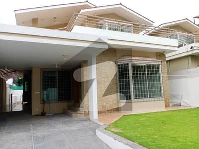 ایف ۔ 8 اسلام آباد میں 4 کمروں کا 1 کنال مکان 8.4 لاکھ میں کرایہ پر دستیاب ہے۔