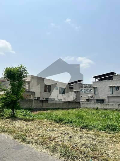 ڈی ایچ اے فیز 7 - بلاک ٹی فیز 7,ڈیفنس (ڈی ایچ اے),لاہور میں 1 کنال رہائشی پلاٹ 3.5 کروڑ میں برائے فروخت۔