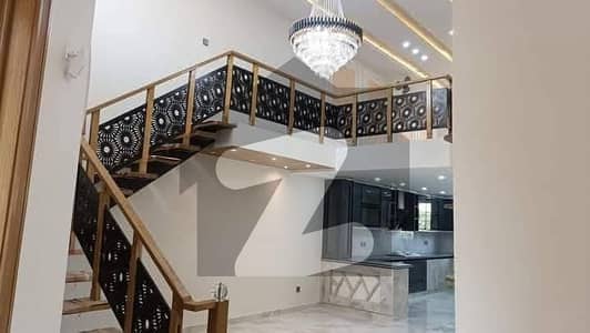 بحریہ ٹاؤن فیز 8 بحریہ ٹاؤن راولپنڈی,راولپنڈی میں 5 کمروں کا 10 مرلہ مکان 1.35 لاکھ میں کرایہ پر دستیاب ہے۔