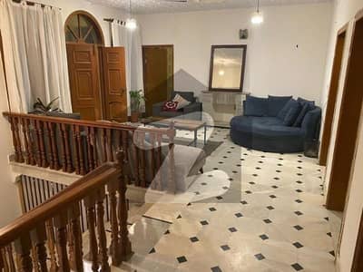 ای ۔ 7 اسلام آباد میں 4 کمروں کا 2 کنال زیریں پورشن 2.5 لاکھ میں کرایہ پر دستیاب ہے۔