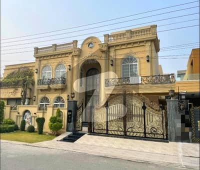 Prime Location: Brand New 1 Kanal House for Sale  This stunning, newly constructed 1 Kanal residence offers a blend of luxury and convenience, situated in a highly sought-after block near the park.