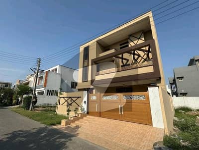 Prime Location House Of 10 Marla In Canal View Housing Scheme For sale