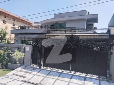 ڈی ایچ اے فیز 3 - بلاک ایکس فیز 3,ڈیفنس (ڈی ایچ اے),لاہور میں 5 کمروں کا 1 کنال مکان 4.0 لاکھ میں کرایہ پر دستیاب ہے۔