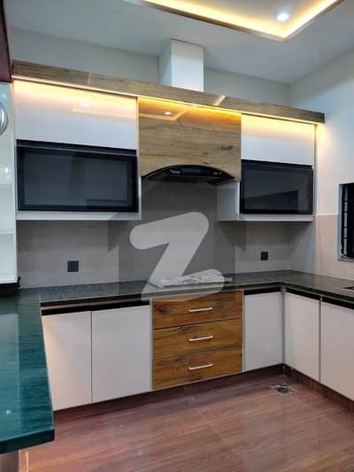 ٹاپ سٹی 1 - بلاک اے ٹاپ سٹی 1,اسلام آباد میں 5 کمروں کا 10 مرلہ مکان 1.9 لاکھ میں کرایہ پر دستیاب ہے۔