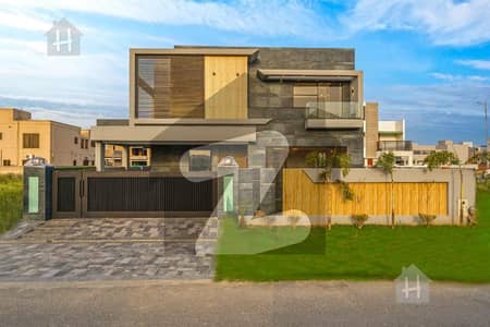 ڈی ایچ اے فیز 7 - بلاک زیڈ1 فیز 7,ڈیفنس (ڈی ایچ اے),لاہور میں 5 کمروں کا 1 کنال مکان 7.25 کروڑ میں برائے فروخت۔