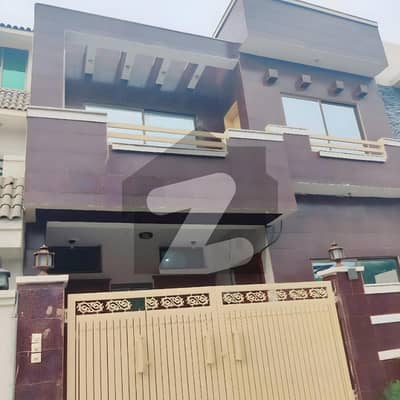 ڈی ایچ اے فیز 2 - سیکٹر جے ڈی ایچ اے ڈیفینس فیز 2,ڈی ایچ اے ڈیفینس,اسلام آباد میں 4 کمروں کا 5 مرلہ مکان 3.3 کروڑ میں برائے فروخت۔