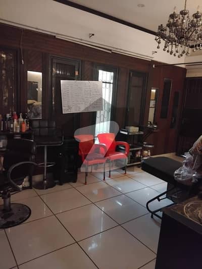 باتھ آئی لینڈ کراچی میں 3 کمروں کا 8 مرلہ فلیٹ 4.25 کروڑ میں برائے فروخت۔