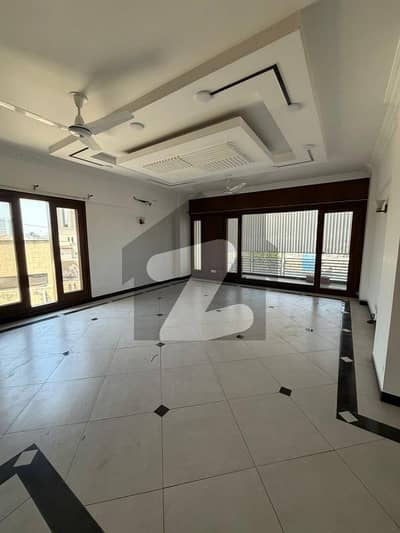 SPACIOUS 4 BEDROOM APARTMENT FOR RENT