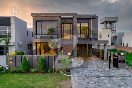 ڈی ایچ اے فیز 7 - بلاک ایس فیز 7,ڈیفنس (ڈی ایچ اے),لاہور میں 5 کمروں کا 1 کنال مکان 8.0 کروڑ میں برائے فروخت۔