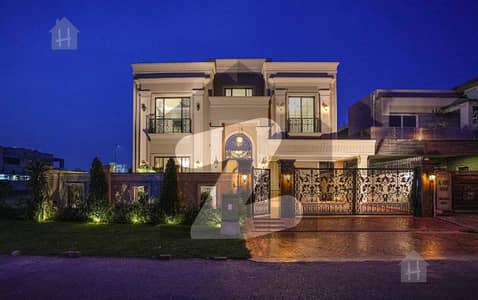 ڈی ایچ اے فیز 7 - بلاک ٹی فیز 7,ڈیفنس (ڈی ایچ اے),لاہور میں 5 کمروں کا 1 کنال مکان 7.5 کروڑ میں برائے فروخت۔