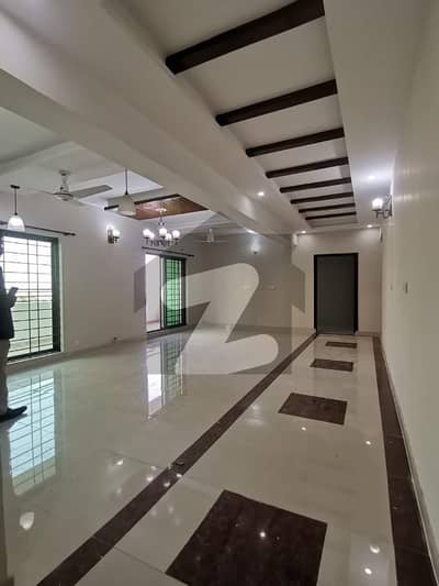 عسکری 10 - سیکٹر ایف عسکری 10,عسکری,لاہور میں 3 کمروں کا 10 مرلہ فلیٹ 1.25 لاکھ میں کرایہ پر دستیاب ہے۔