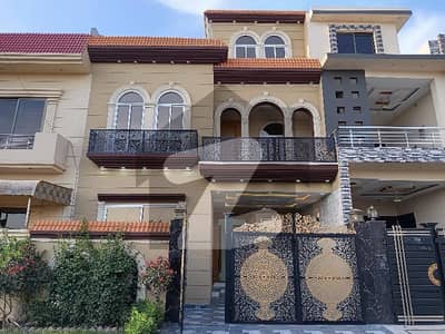 گارڈن ٹاؤن فیز 3 - بلاک بی گارڈن ٹاؤن فیز 3,گارڈن ٹاؤن,گوجرانوالہ میں 4 کمروں کا 5 مرلہ مکان 2.55 کروڑ میں برائے فروخت۔