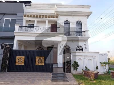 گارڈن ٹاؤن فیز 3 - بلاک ڈی گارڈن ٹاؤن فیز 3,گارڈن ٹاؤن,گوجرانوالہ میں 5 کمروں کا 10 مرلہ مکان 4.7 کروڑ میں برائے فروخت۔
