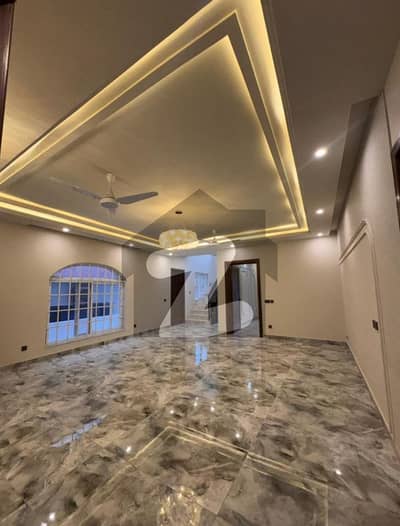 1 Kanal, 3 Bed Rooms, Tile Flooring Portion Available For Rent.