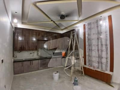 کراچی ایڈمنسٹریشن ایمپلائیز سوسائٹی جمشید ٹاؤن,کراچی میں 3 کمروں کا 6 مرلہ فلیٹ 1.65 کروڑ میں برائے فروخت۔