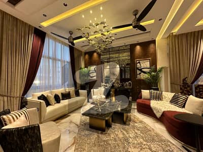 ڈی ایچ اے فیز 5 ڈیفنس (ڈی ایچ اے),لاہور میں 6 کمروں کا 12 مرلہ مکان 7.25 کروڑ میں برائے فروخت۔