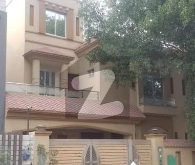 10 Marla Used House For sale in Bahria Town Lahore