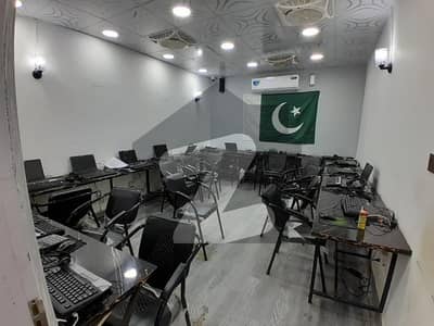 گلشنِ اقبال گلشنِ اقبال ٹاؤن,کراچی میں 16 مرلہ Studio دفتر 3.0 لاکھ میں کرایہ پر دستیاب ہے۔