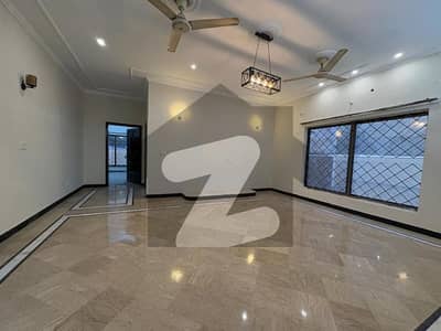 ڈی ایچ اے فیز 3 ڈیفنس (ڈی ایچ اے),لاہور میں 5 کمروں کا 1 کنال مکان 2.5 لاکھ میں کرایہ پر دستیاب ہے۔