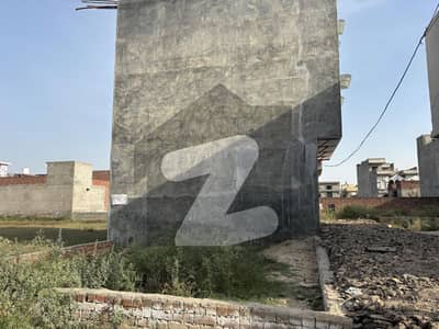 ایلیٹ ٹاؤن لاہور میں 3 مرلہ Studio دفتر 52.0 لاکھ میں برائے فروخت۔