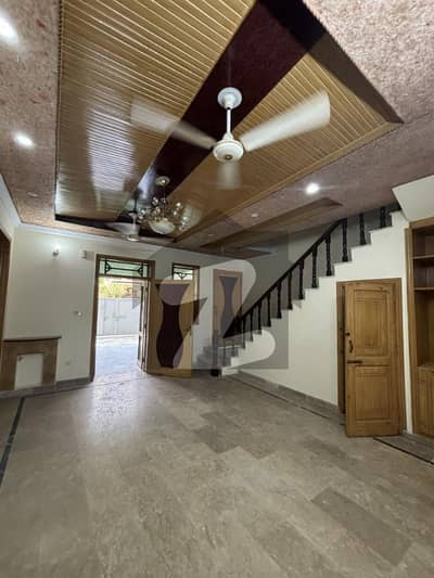 میڈیا ٹاؤن راولپنڈی میں 3 کمروں کا 9 مرلہ مکان 80.0 ہزار میں کرایہ پر دستیاب ہے۔