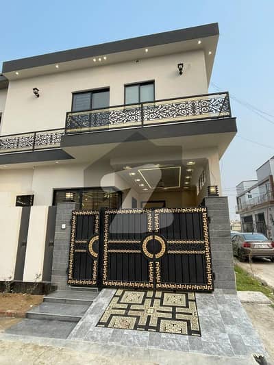 گرین ایوینیو ہاؤسنگ سوسائٹی کینٹ,لاہور میں 3 کمروں کا 5 مرلہ مکان 2.9 کروڑ میں برائے فروخت۔