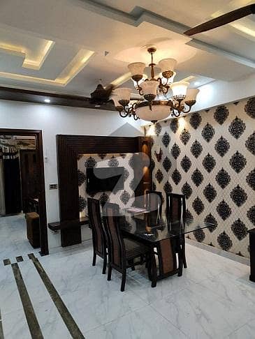 بحریہ ٹاؤن عمر بلاک بحریہ ٹاؤن سیکٹر B,بحریہ ٹاؤن,لاہور میں 4 کمروں کا 8 مرلہ مکان 1.9 لاکھ میں کرایہ پر دستیاب ہے۔