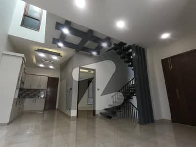 ڈی ایچ اے فیز 7 ایکسٹینشن ڈی ایچ اے ڈیفینس,کراچی میں 4 کمروں کا 4 مرلہ مکان 2.45 لاکھ میں کرایہ پر دستیاب ہے۔