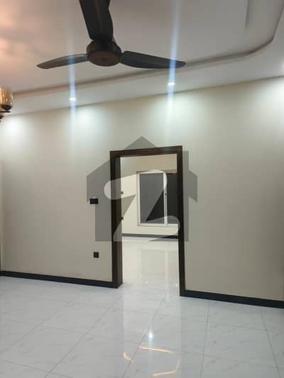 ایم پی سی ایچ ایس - بلاک سی 1 ایم پی سی ایچ ایس ۔ ملٹی گارڈنز,بی ۔ 17,اسلام آباد میں 4 کمروں کا 5 مرلہ مکان 2.35 کروڑ میں برائے فروخت۔