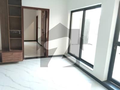 ڈی ایچ اے 11 رہبر لاہور میں 2 کمروں کا 10 مرلہ بالائی پورشن 80.0 ہزار میں کرایہ پر دستیاب ہے۔