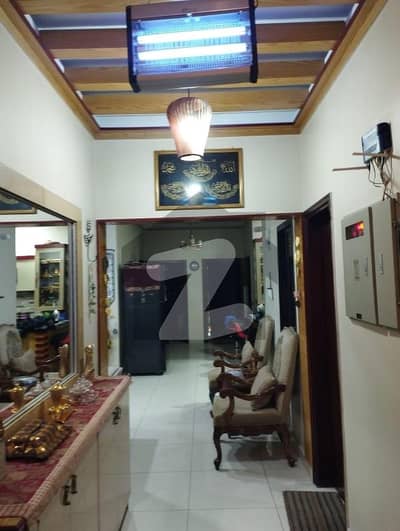 صائمہ جناح ایونیو یونیورسٹی روڈ,کراچی میں 3 کمروں کا 10 مرلہ فلیٹ 3.15 کروڑ میں برائے فروخت۔