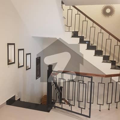 گلبرگ ریزیڈنشیا گلبرگ,اسلام آباد میں 6 کمروں کا 10 مرلہ مکان 1.6 لاکھ میں کرایہ پر دستیاب ہے۔