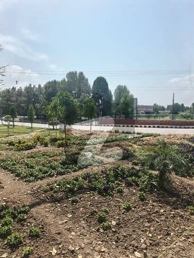 park facing 10 Marla plot available for sale in zone 1