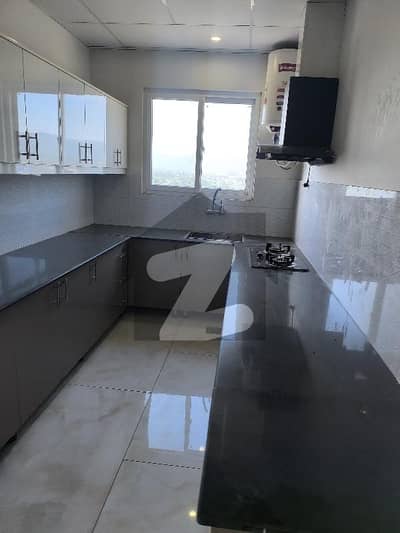 2 bedrooms & 3 bathrooms TV lounge & kitchen