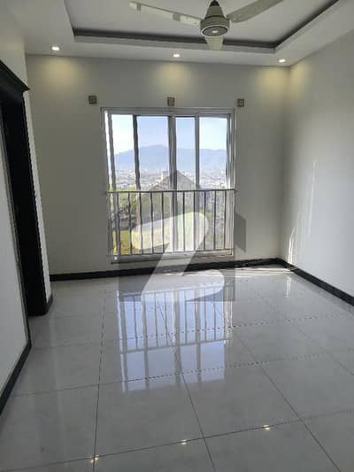 2 Bedrooms &Amp; 3 Bathrooms TV Lounge &Amp; Kitchen