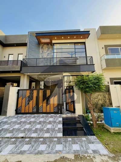 5 Marla Beautiful Modern House for Sale at Reasonable Price | DHA 9 Town