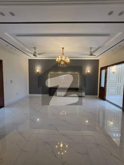 ٹاپ سٹی 1 اسلام آباد میں 5 کمروں کا 10 مرلہ مکان 5.0 کروڑ میں برائے فروخت۔