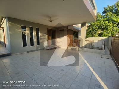 ڈی ایچ اے ڈیفینس فیز 2 ڈی ایچ اے ڈیفینس,اسلام آباد میں 6 کمروں کا 1 کنال مکان 3.2 لاکھ میں کرایہ پر دستیاب ہے۔