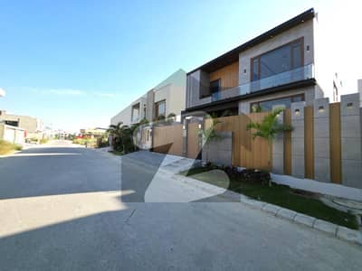 ڈی ایچ اے فیز 8 ڈی ایچ اے ڈیفینس,کراچی میں 6 کمروں کا 1 کنال مکان 26.0 کروڑ میں برائے فروخت۔