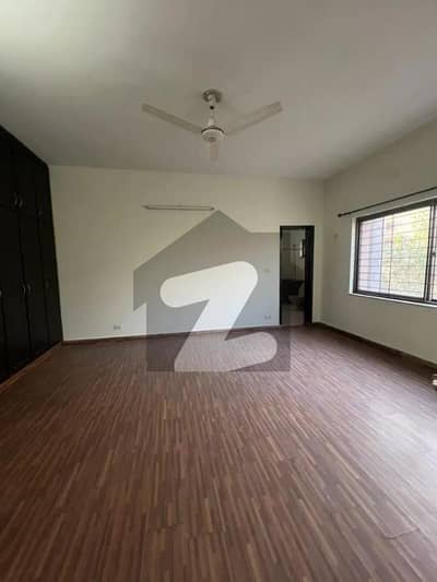 ڈی ایچ اے فیز 3 ڈیفنس (ڈی ایچ اے),لاہور میں 5 کمروں کا 1 کنال مکان 6.9 کروڑ میں برائے فروخت۔