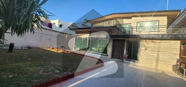 ایف ۔ 7 اسلام آباد میں 4 کمروں کا 1 کنال مکان 7.5 لاکھ میں کرایہ پر دستیاب ہے۔