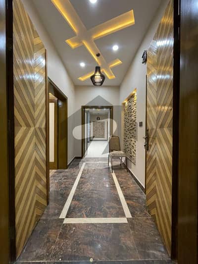 بش ایگزیکٹو ولاز ملتان میں 5 کمروں کا 10 مرلہ مکان 1.45 لاکھ میں کرایہ پر دستیاب ہے۔