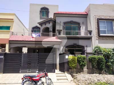 8 Marla Like New Luxury House Available For Sale In Bahria Town Lahore.