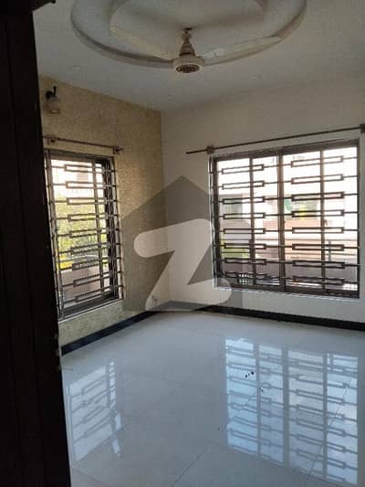 میڈیا ٹاؤن راولپنڈی میں 3 کمروں کا 10 مرلہ زیریں پورشن 75.0 ہزار میں کرایہ پر دستیاب ہے۔