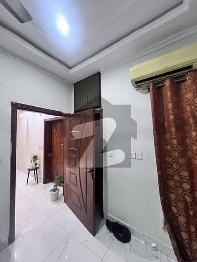 جوہر ٹاؤن فیز 2 - بلاک آر3 جوہر ٹاؤن فیز 2,جوہر ٹاؤن,لاہور میں 1 کمرے کا 8 مرلہ فلیٹ 35.0 ہزار میں کرایہ پر دستیاب ہے۔