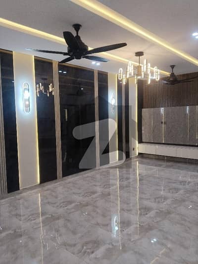 Lower Portion Sized 10 Marla Is Available For Rent In Media Town