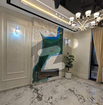 بحریہ ٹاؤن سیکٹر سی بحریہ ٹاؤن,لاہور میں 3 کمروں کا 5 مرلہ مکان 2.0 کروڑ میں برائے فروخت۔