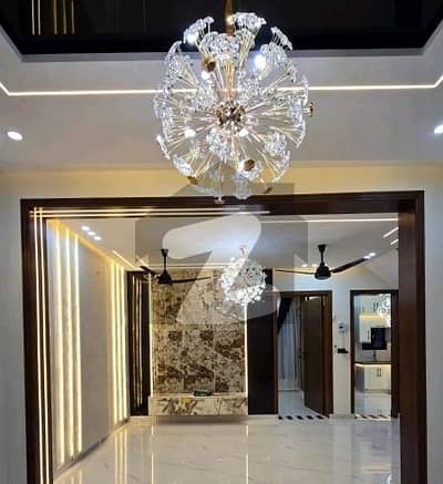 بحریہ ٹاؤن سیکٹر سی بحریہ ٹاؤن,لاہور میں 3 کمروں کا 5 مرلہ مکان 2.2 کروڑ میں برائے فروخت۔